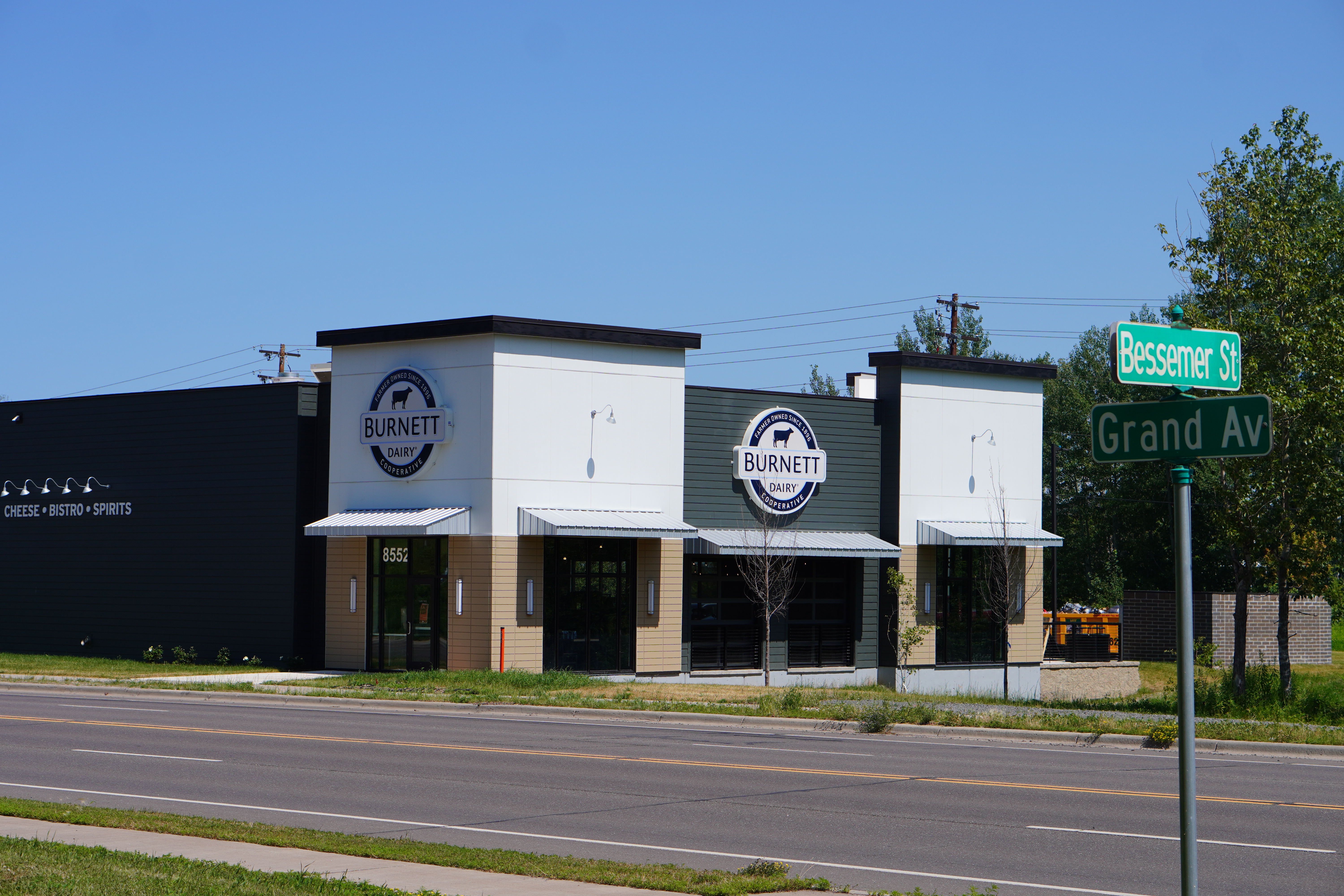 Exterior of Burnett Dairy Duluth Cheese Store